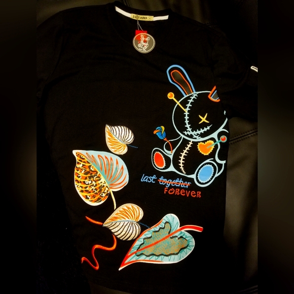 Black Lucky Charm T shirt - Picture 1 of 1